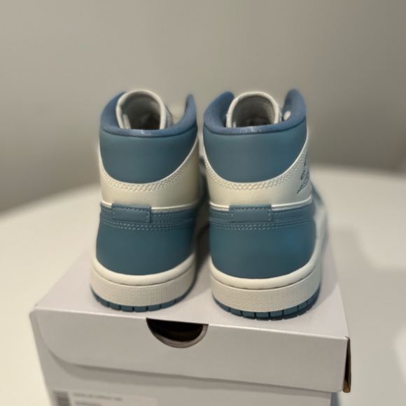 Jordan 1 Mid UNC University Sail Sz 7 women /5.5Y - Picture 5 of 5